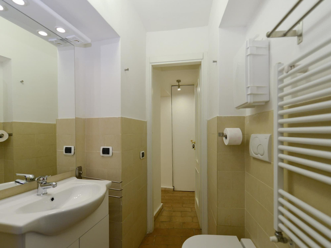 Bathroom 3, Ibernesi 2 Apartment, Roma