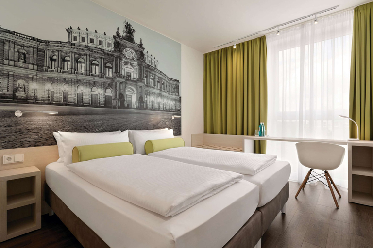 Bedroom 3, Super 8 by Wyndham Mainz Zollhafen, Mainz