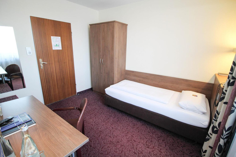 Bedroom 4, Hotel Am Zoo, Frankfurt am Main