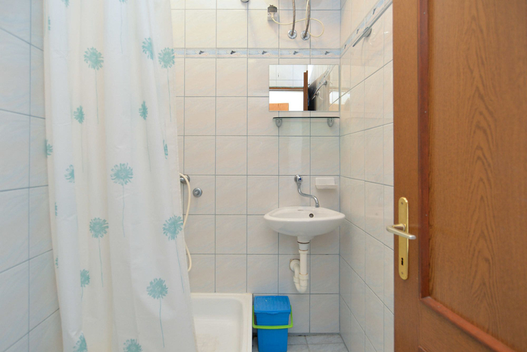 Bathroom 3, Apartment 1631, Fažana