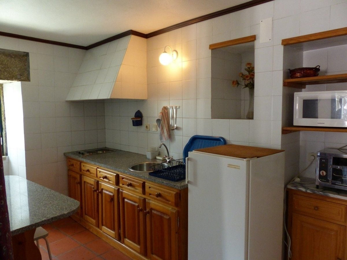 Others 5, Casas do Toural, Gouveia