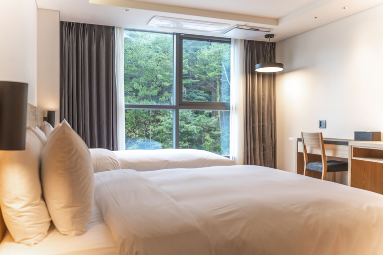 Bedroom 4, Grand Moment, Nam