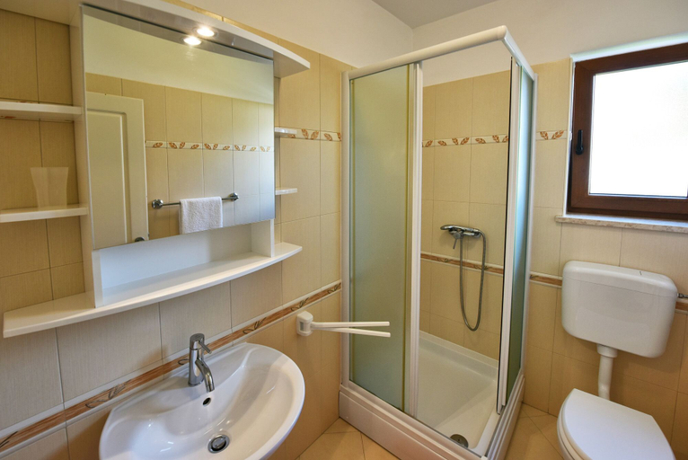 Bathroom, Villa 376, Tinjan