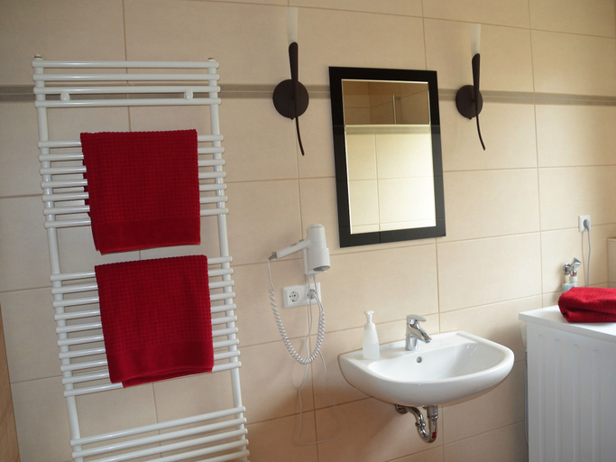Bathroom 5, Landhotel Zum Adler, Dillingen an der Donau