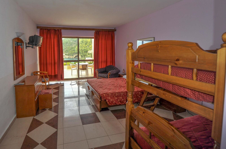 Bedroom 3, Blue Princess Beach Hotel & Suites, Ionian Islands
