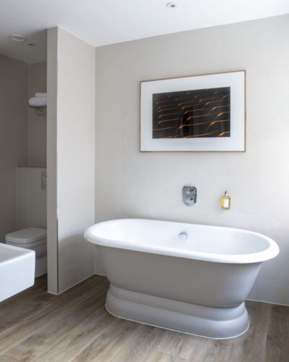 Bathroom 4, Bush Hotel Farnham, Hampshire