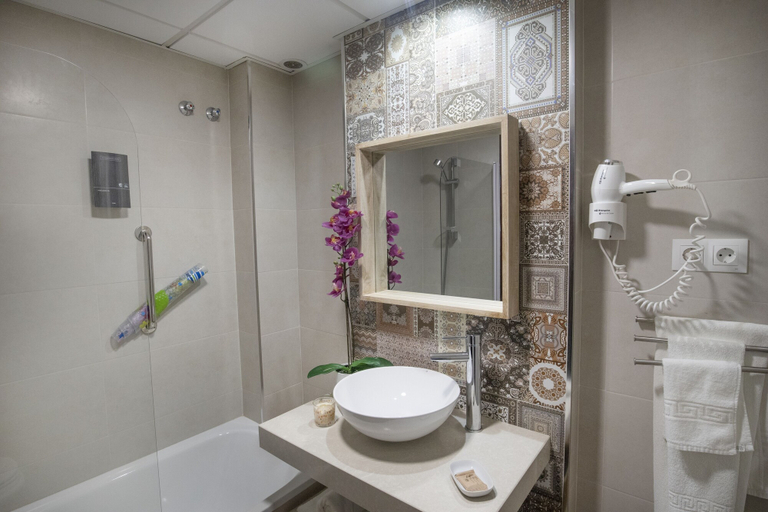 Bathroom 3, Hotel y Bungalows Balcón de Competa, Málaga