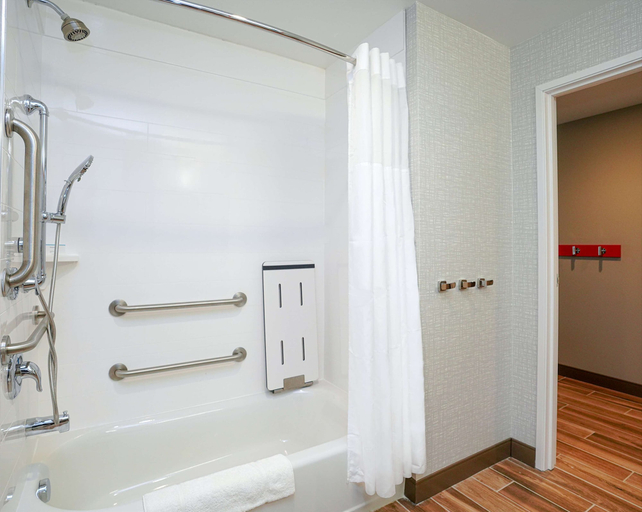 Bathroom 3, Hampton Inn Colorado Springs I-25 Central, El Paso