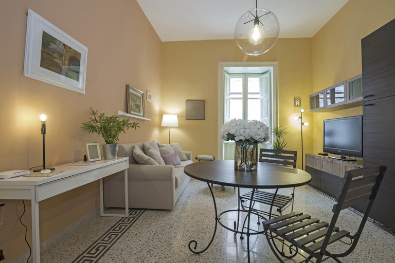 Others 5, Chez Mamie Flat, Salerno