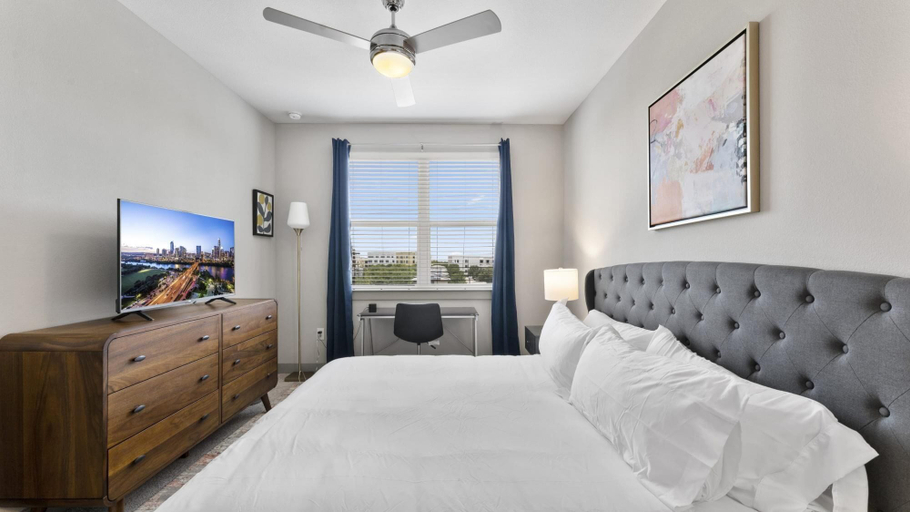 Bedroom 2, Modern 1BR King Suite Close to Downtown w Fast Wifi, Travis
