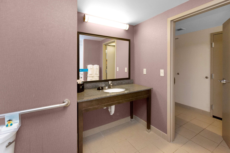 Bathroom 4, Hampton Inn Butler, Butler
