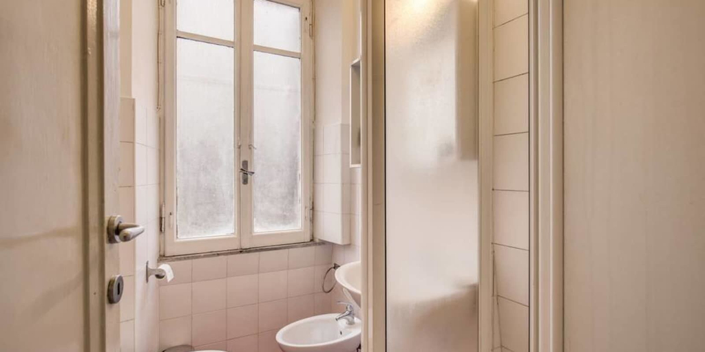 Bathroom, Monti Coliseum 3 bedroom 2nd floor, Roma