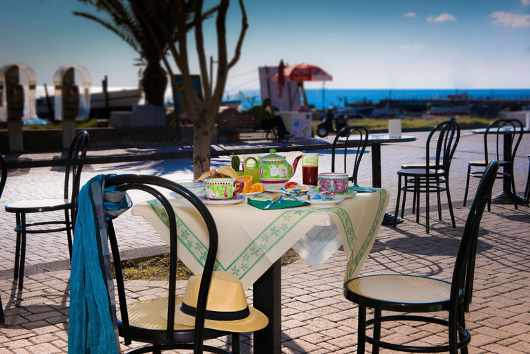 Food & Drinks 5, Hotel Ossidiana Stromboli Center, Messina