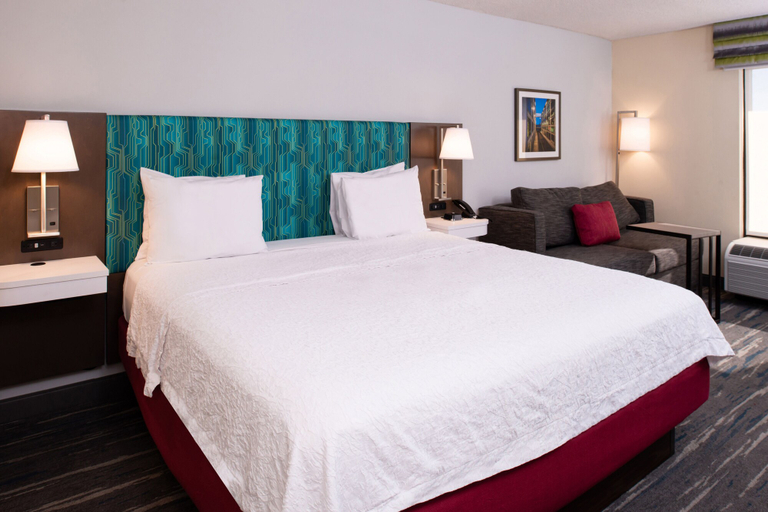 Bedroom 3, Hampton Inn Greensboro-Airport, Guilford