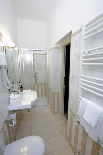 Bathroom 4, Hotel Sollievo, Foggia