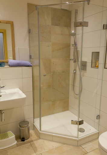 Bathroom 4, Gut Grasleiten, Weilheim-Schongau