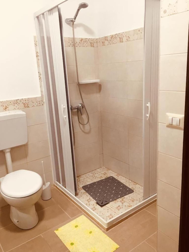Bathroom 5, Da Mesciu Nzinu, Lecce