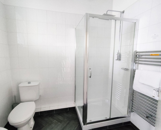 Bathroom 3, Woodcote Hotel, Cheshire West and Chester