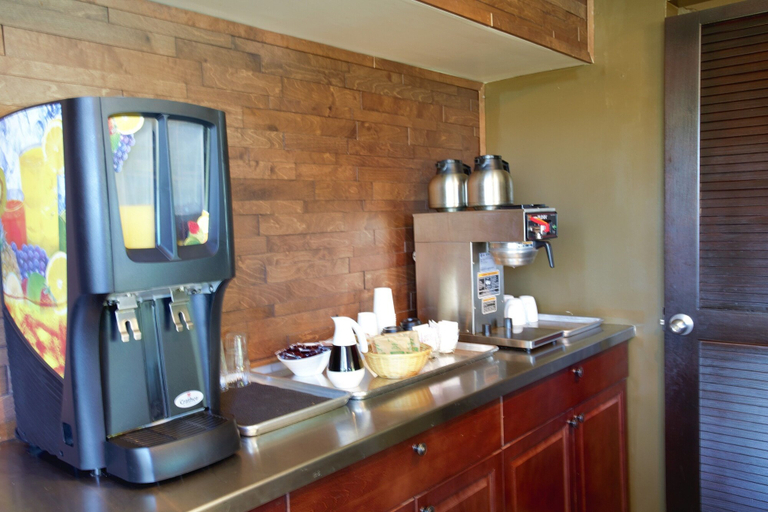 Food & Drinks 5, Recreation Inn & Suites, Central Okanagan