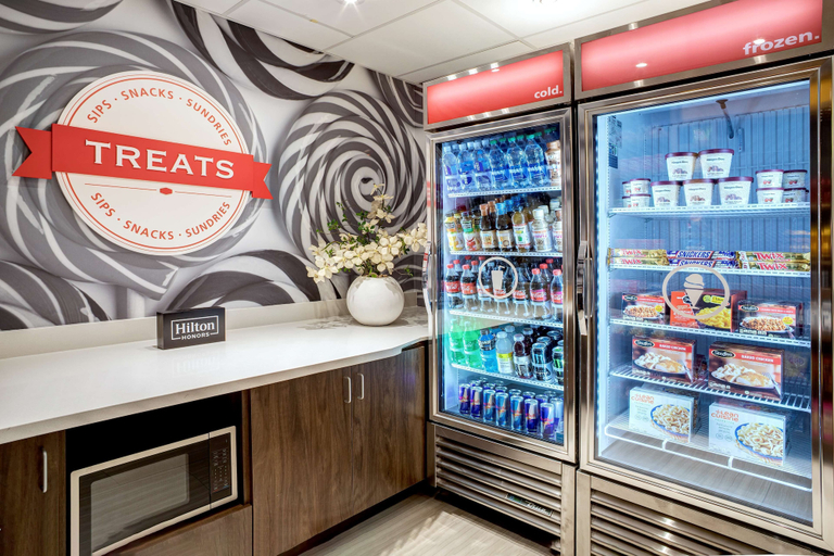 Food & Drinks 5, Hampton Inn & Suites Indio, Riverside