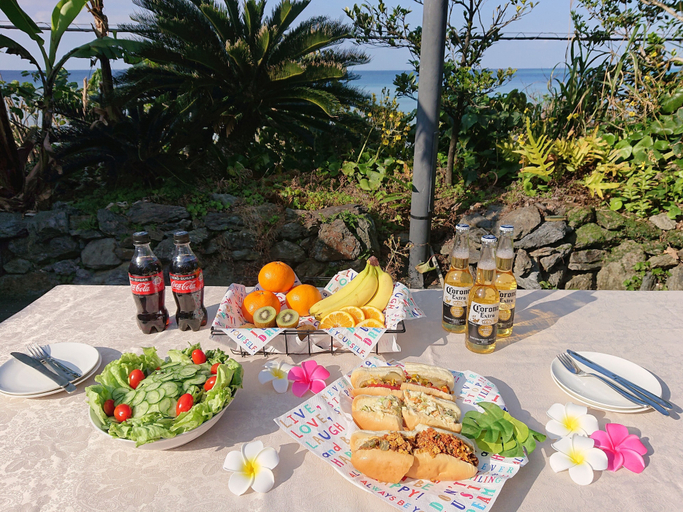 Food & Drinks