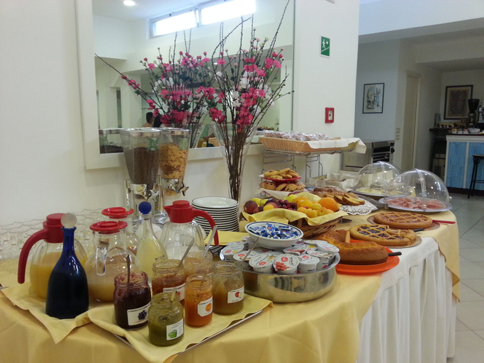 Food & Drinks 5, Hotel Mayor, Latina