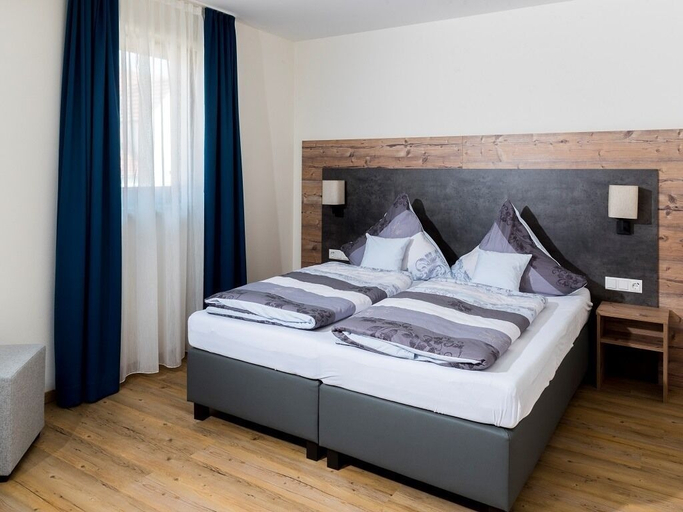 Bedroom 4, Landhotel Zum Adler, Dillingen an der Donau