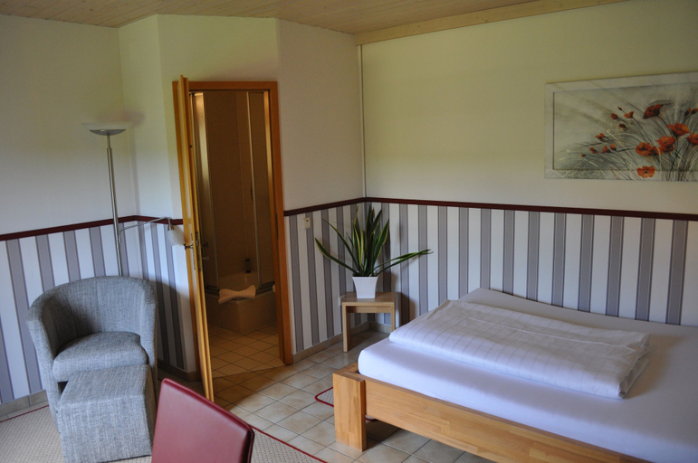 Bedroom 4, Hotel & Restaurant Itzumer Paß, Hildesheim