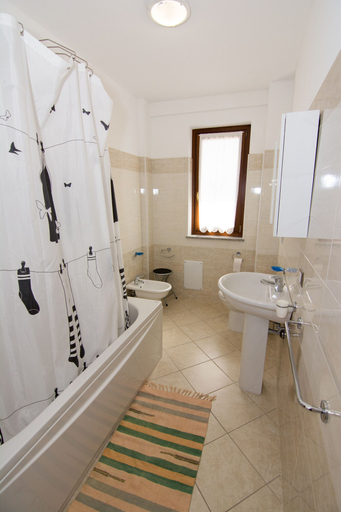 Bathroom 3, Casa Grongo, Sassari