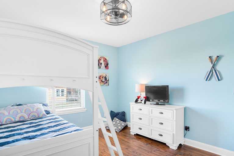 Bedroom 2, The Blue Shell, Nueces