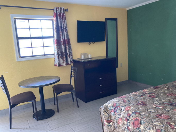 Bedroom 3, Capri motel, Jim Wells