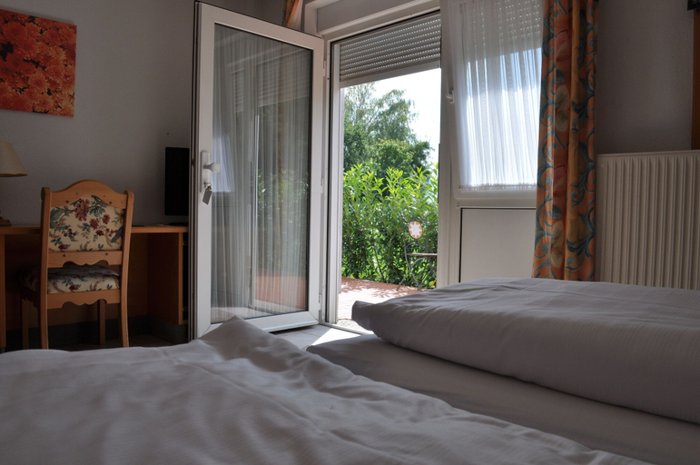 Bedroom 3, Hotel & Restaurant Itzumer Paß, Hildesheim
