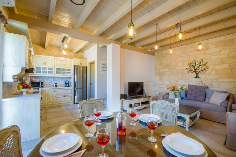 Food & Drinks 5, Villa Sirocos, Private eco pool, near the beach, Crete