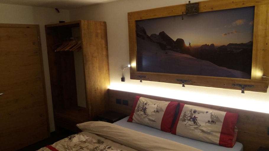 Bedroom 4, Majon de la Nona, Trento