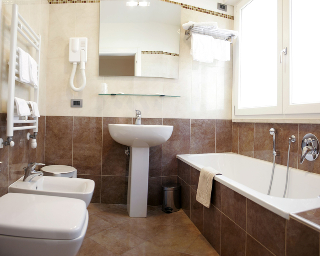 Bathroom 5, Hotel Sorriso, Venezia