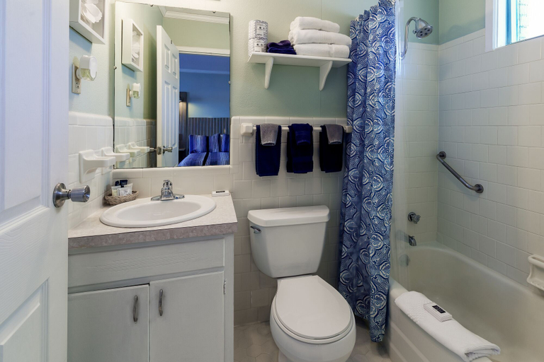 Bathroom 4, Willow Beach Resort, Garland