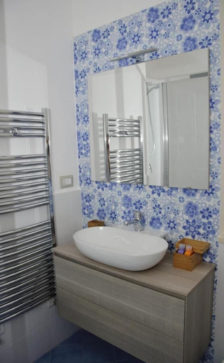 Bathroom 2, Aurora B&B, Salerno