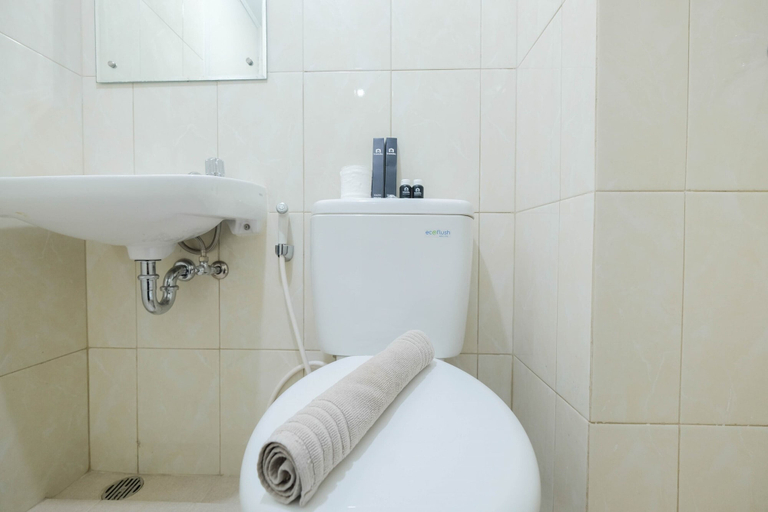Bathroom 3, Minimalist 2BR Apartment The Springlake Summarecon, Bekasi