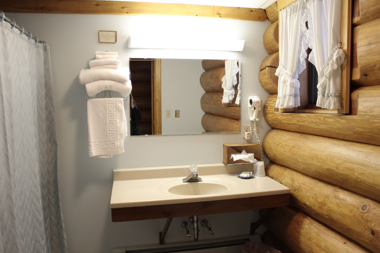 Bathroom 4, Nootka Lodge, Grafton