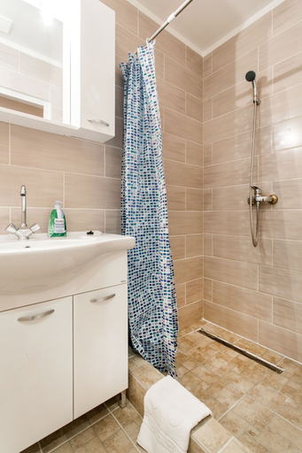 Bathroom 3, Akacfa 57 Apartment I., Budapesti