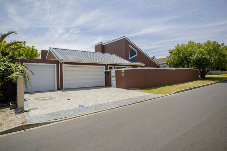Exterior & Views 2, Fairview Crescent 03 by CTHA, City of Cape Town