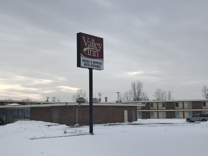 Exterior & Views 2, Econo Lodge Neenah, Winnebago
