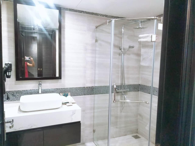 Bathroom 5, Minh Chau Pearl Hotel and Spa, Vân Đồn