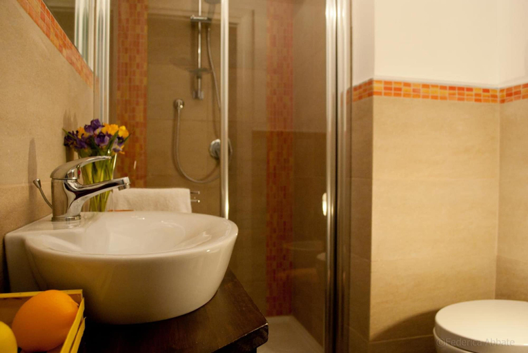 Bathroom 4, B&B Carella, Palermo