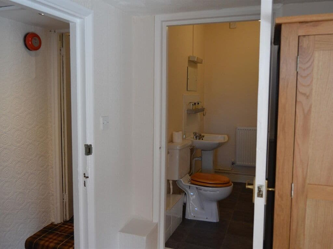 Bathroom 3, The Crown Hotel, Suffolk