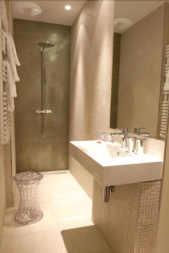Bathroom 4, Le Cesar Hotel, Seine-et-Marne