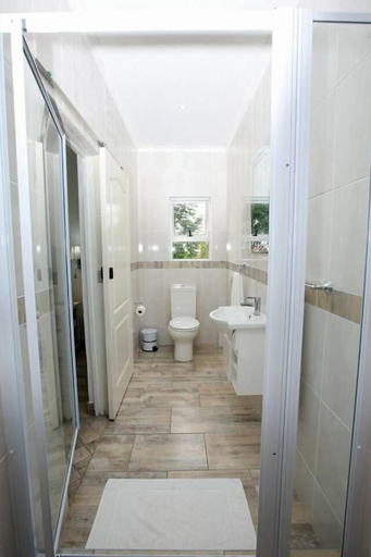 Bathroom 3, Blessed Corner Guest House, Buffalo City