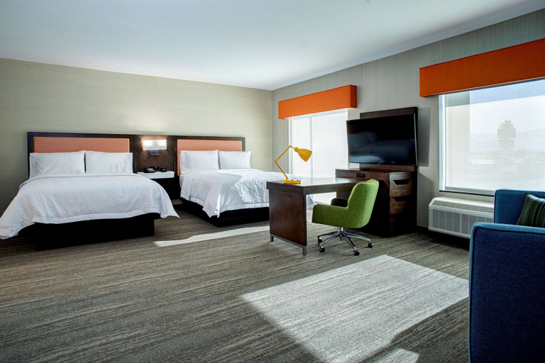 Bedroom 3, Hampton Inn & Suites Indio, Riverside