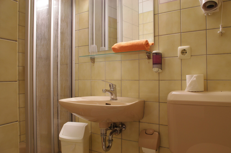Bathroom 3, Hotel Stadt Lubeck, Lübeck