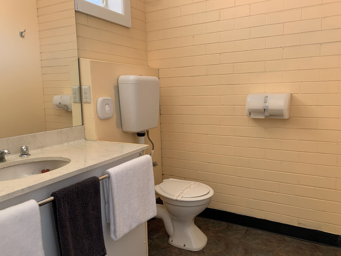 Bathroom 3, Wedderburn Goldseeker Motel, Loddon - South